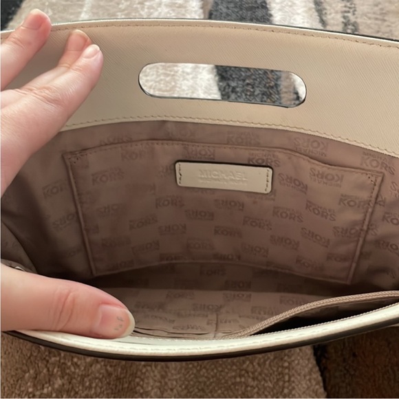 Michael Kors large white clutch with strap and handle - Picture 7 of 12
